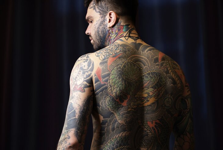 Нательные рисунки в Москве: татуировки владельца студии Shmeltattoo Юрия Шмеля