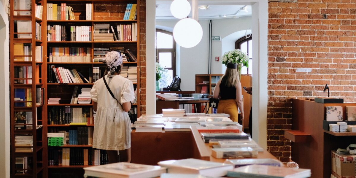 В самом старом здании и в музеях: топ-3 новых уютных книжных в Москве