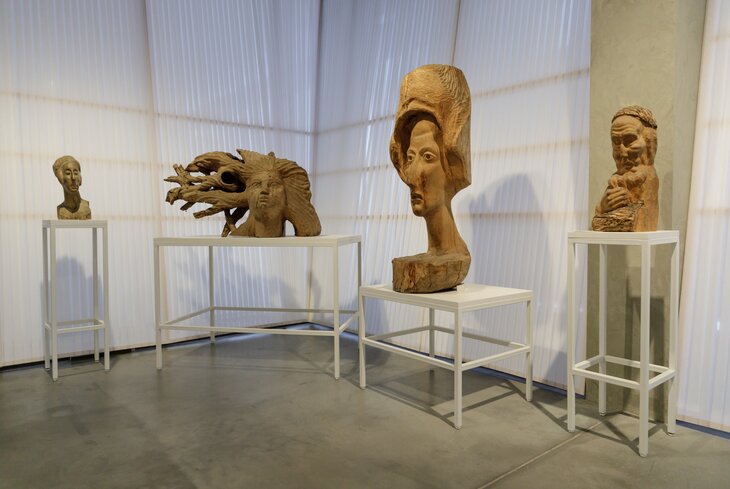 Atelier E.B «Прохожий» и много мистики: о чем новые выставки в «Гараже»