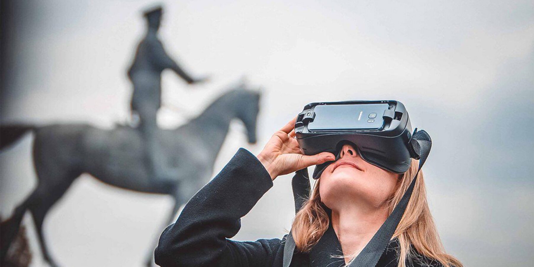 Использование виртуальных экскурсий. Очки виртуальной реальности. Экскурсия с VR очками. Путешествия в очках виртуальной реальности. Виртуальные очки путешествие.