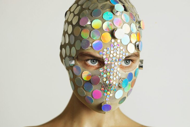 Сделано в Москве: красивые маски из стекла и жемчуга