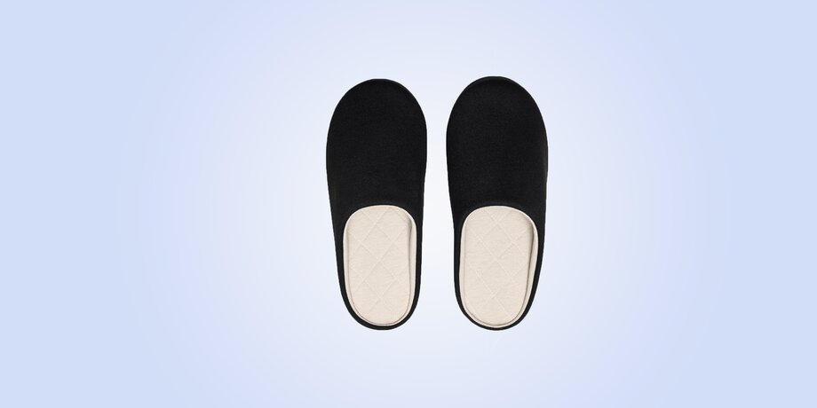 Кто первый встал, того и тапки: 12 комфортных вариантов домашней обуви
