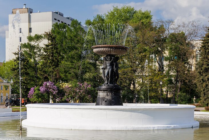 Журавль, искусство и клоун: 5 маленьких фонтанов Москвы