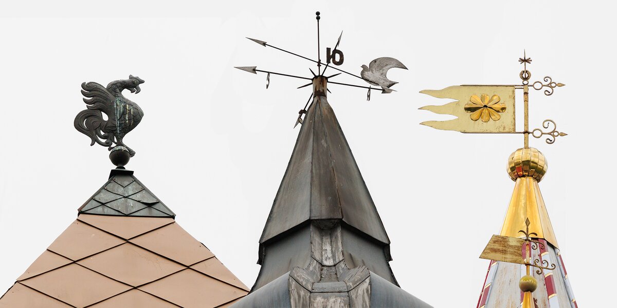 Золотой петушок, голубь и флажки: самые яркие флюгеры на московских крышах