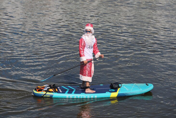 Московский карнавал на воде. Фоторепортаж с SUP-заплыва в честь Дня Московского транспорта