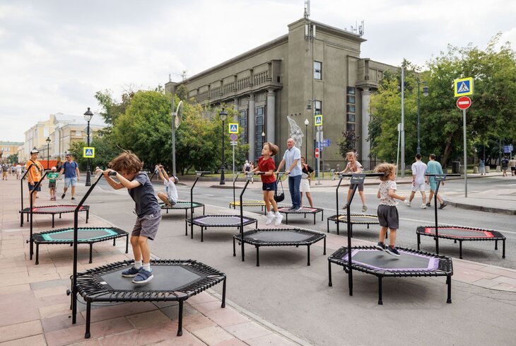 Москва пешеходная: чем заняться на центральных улицах, которые закрыли для транспорта на выходные