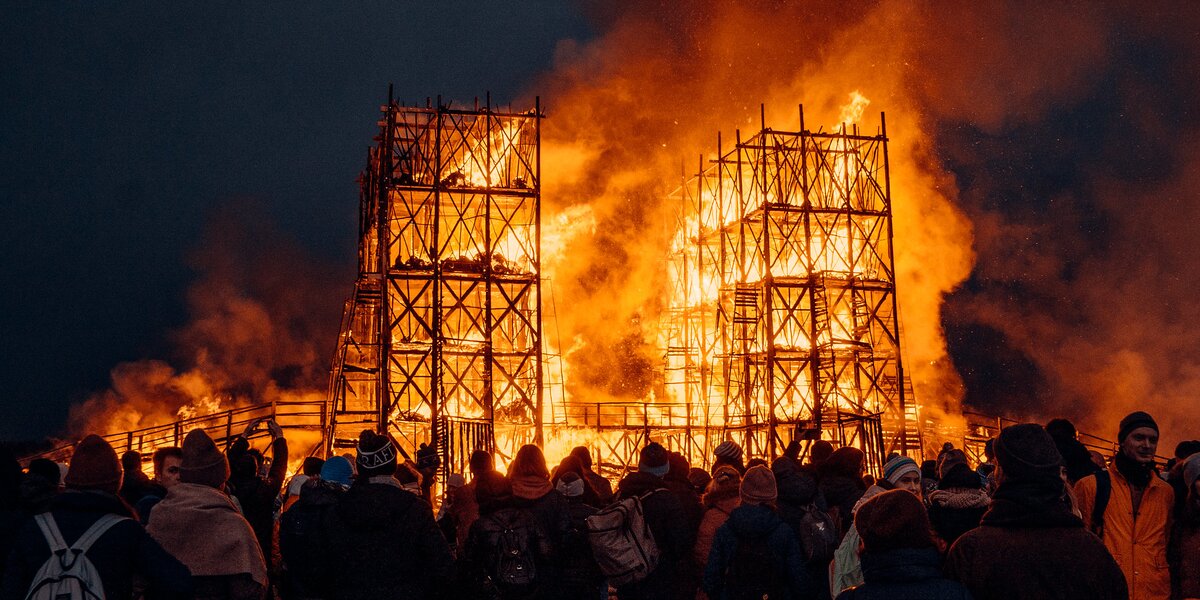 Сожжение арт-объекта «Черная гора» в Николе-Ленивце покажут онлайн