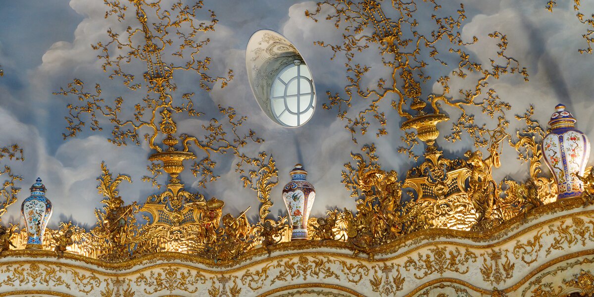 Самые красивые потолки с лепниной в московских ресторанах