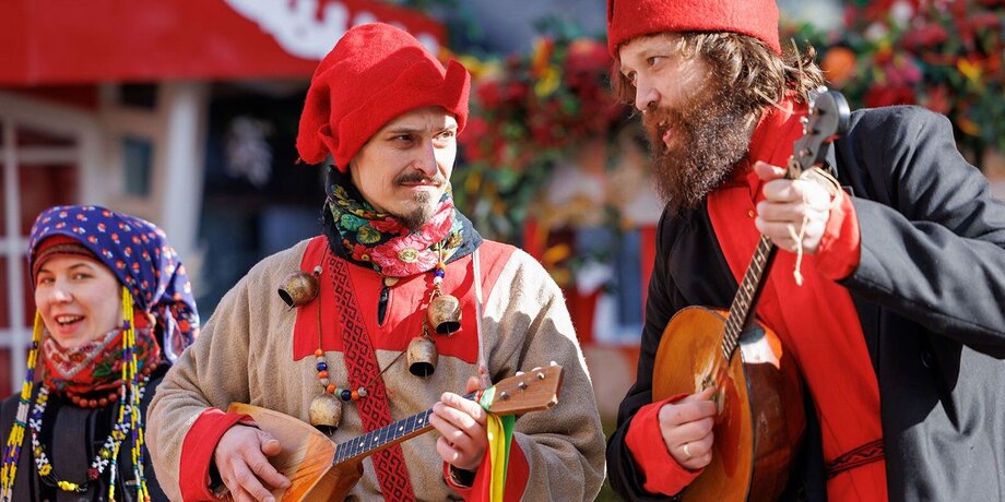 Блины, гулянья, народные ремесла — в столице завершается фестиваль «Московская Масленица»