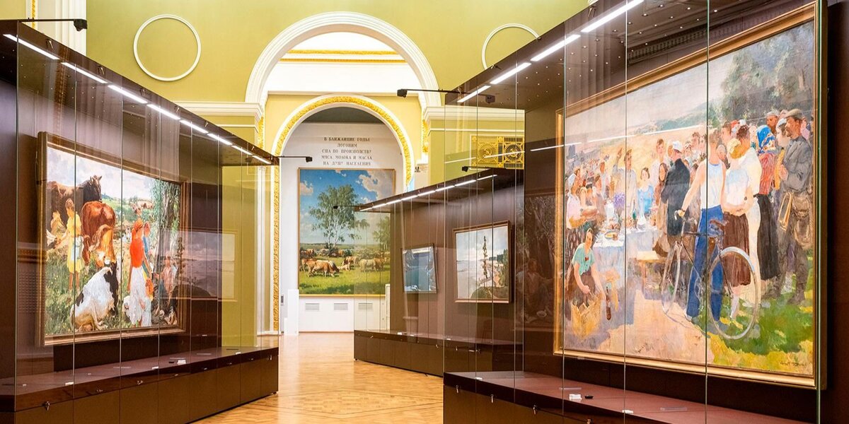 В павильон № 1 «Центральный» на ВДНХ вернулось историческое панно