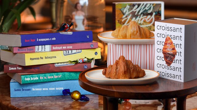 Коллаборации в ресторанах: где читать книги, получить стильную шапку и съесть десерт в честь Есенина