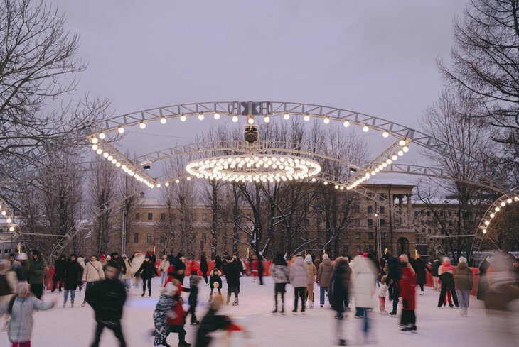 Камерные, романтичные и уютные: лучшие маленькие катки в парках Москвы