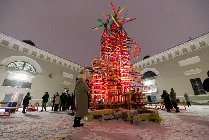 Сказочно красиво: посмотрите на елки в московских музеях и галереях