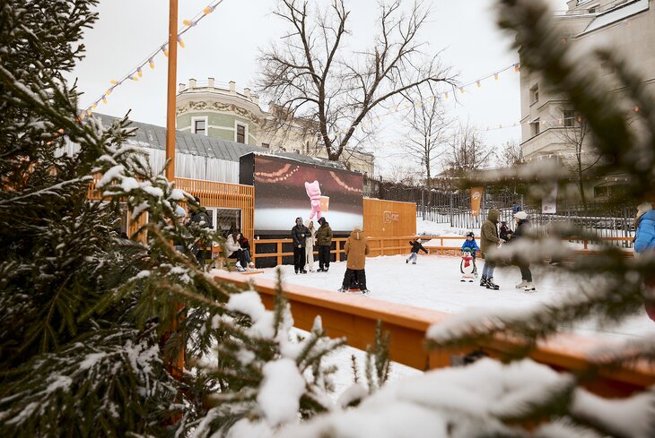 Самые атмосферные катки в Москве: с ярмарками, костром и вафлями