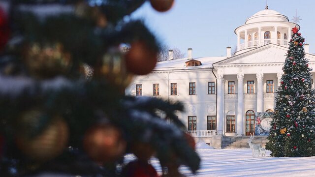 Увидеть ледяные скульптуры и попробовать плюшку: что успеть до конца «Зимы в Москве»