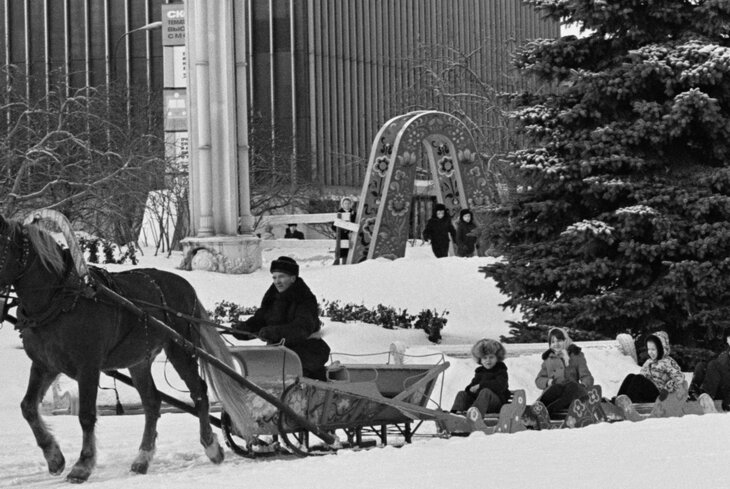 История новогодних традиций на ВДНХ: от советских гуляний до современных фестивалей