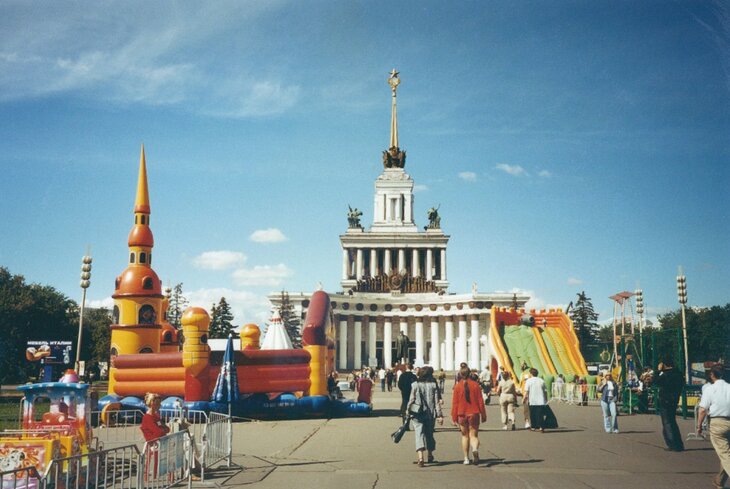 Как расцветала Москва: архивные фотографии города в сравнении с современными видами