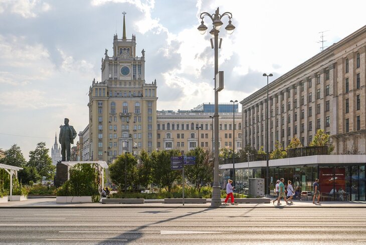 Как расцветала Москва: архивные фотографии города в сравнении с современными видами