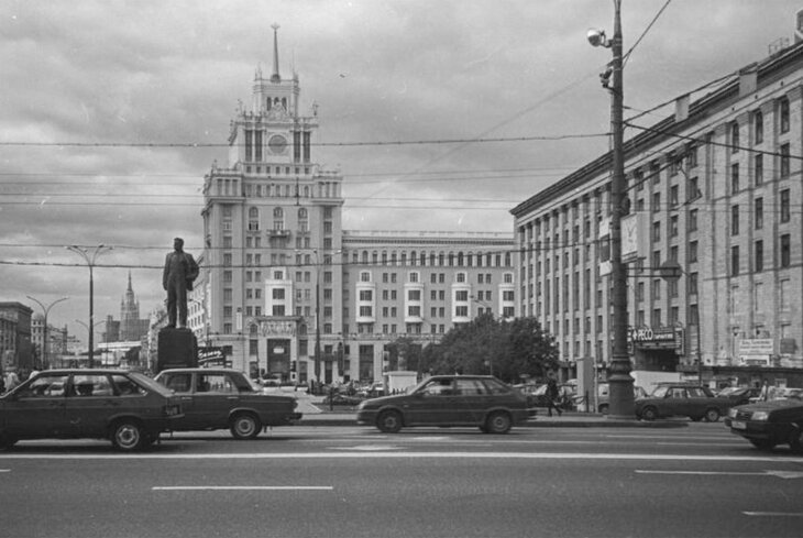 Как расцветала Москва: архивные фотографии города в сравнении с современными видами