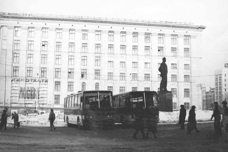 Как расцветала Москва: архивные фотографии города в сравнении с современными видами