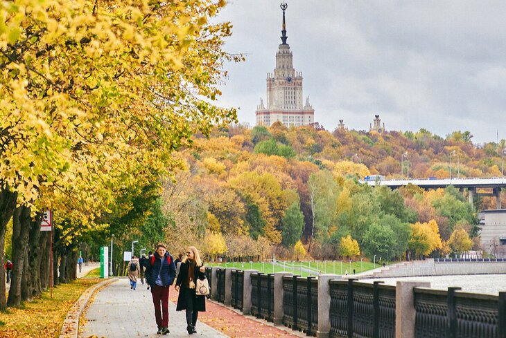 10 красивых набережных Москвы, где гулять осенью