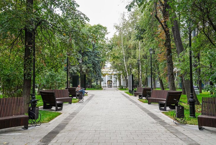 В Москве благоустроили сад «Аквариум» у Театра Моссовета