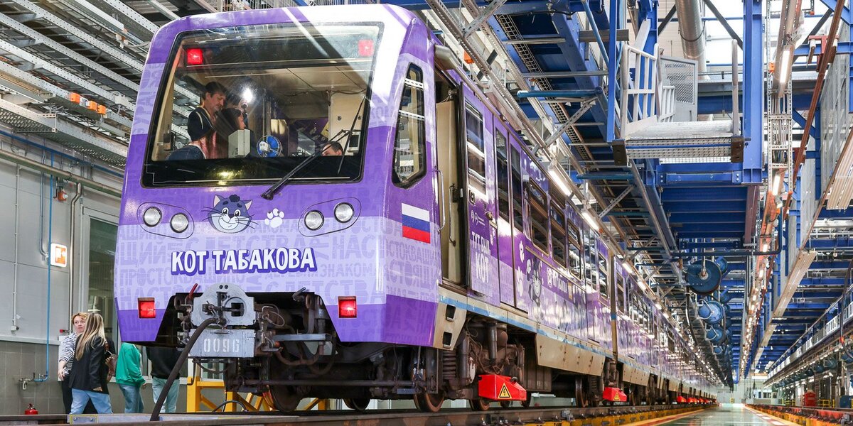 Тематический поезд, посвященный творчеству Олега Табакова, запустили в московском метро