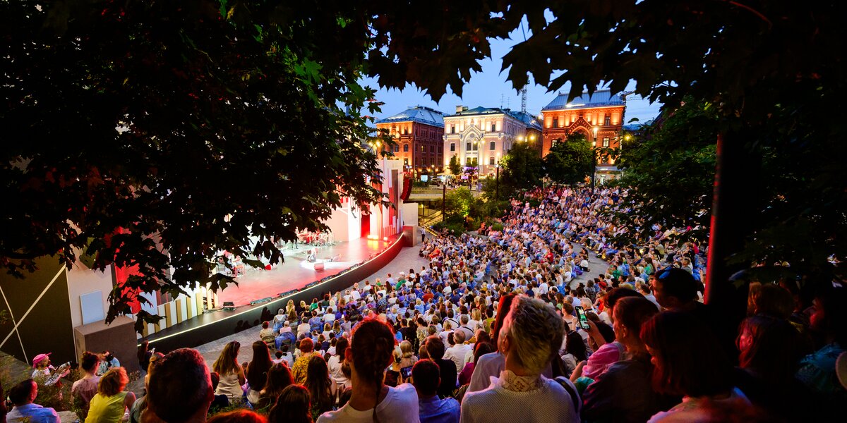 «Театральный бульвар»: какие спектакли смотреть бесплатно до конца лета