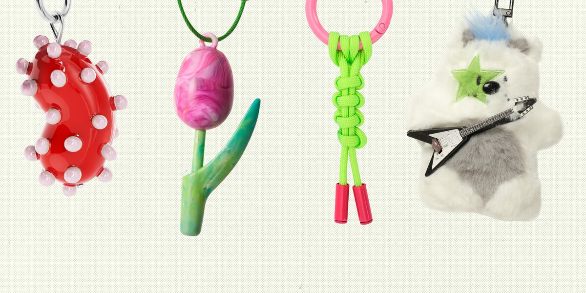 «Лабубу» — нет! Медведь, тюльпан и шнур: 6 брелоков на сумку от российских брендов