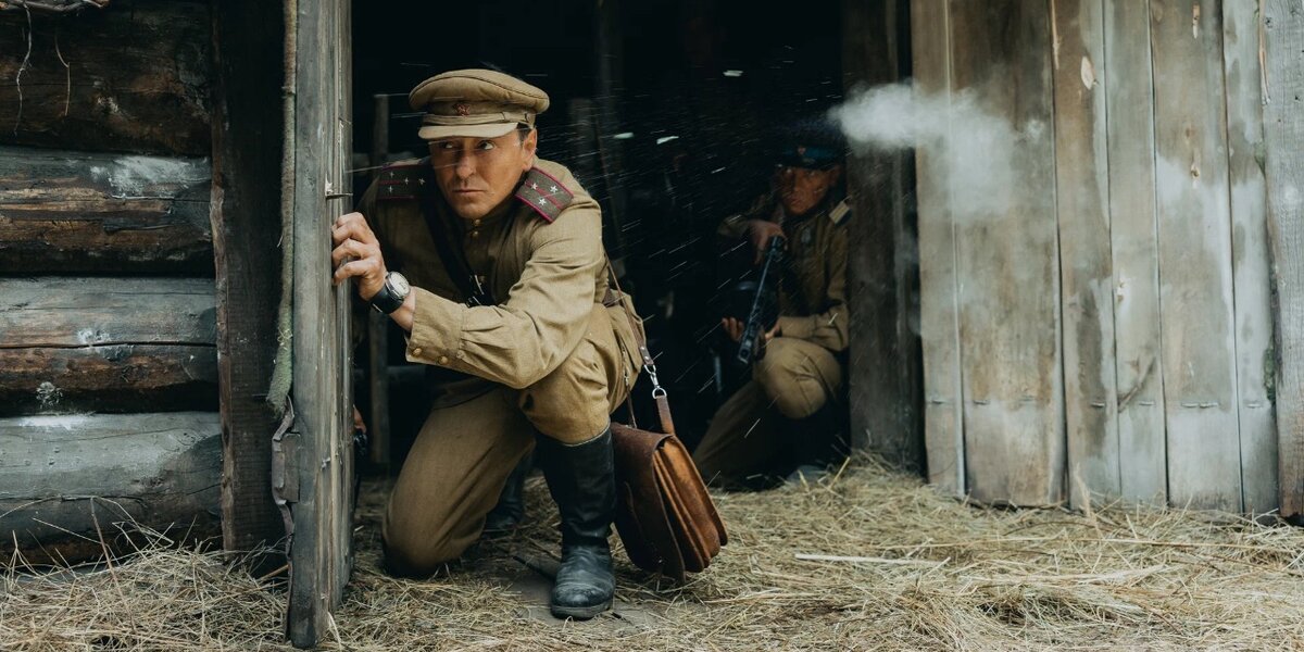 Фильм «Август» с Безруковым третью неделю лидирует в российском кинопрокате