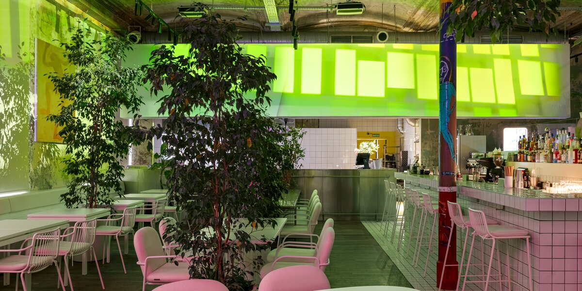 Джунгли в городе: 10 уютных ресторанов с зеленью в Москве