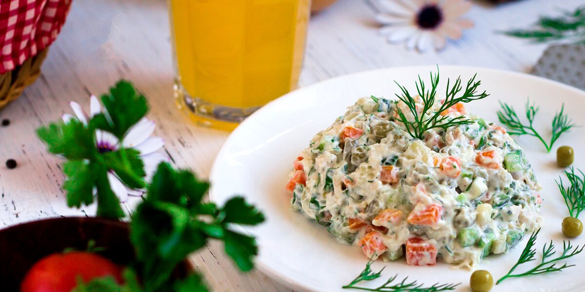 Оливье — рецепты: 10 вариантов, как приготовить главный новогодний салат