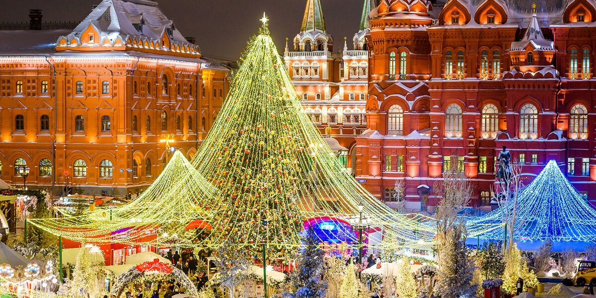 Как украсят елки Москвы: расписные игрушки и шары по мотивам картин появятся в центре города