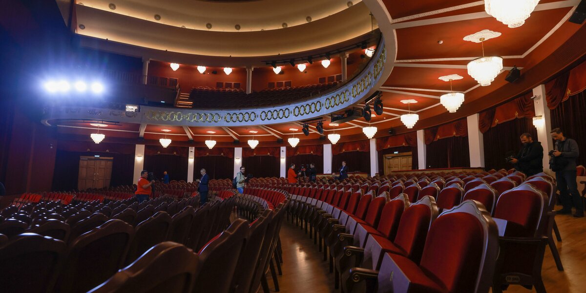 Премьера спектакля «Одни во вселенной» пройдет в Театре эстрады 13 декабря