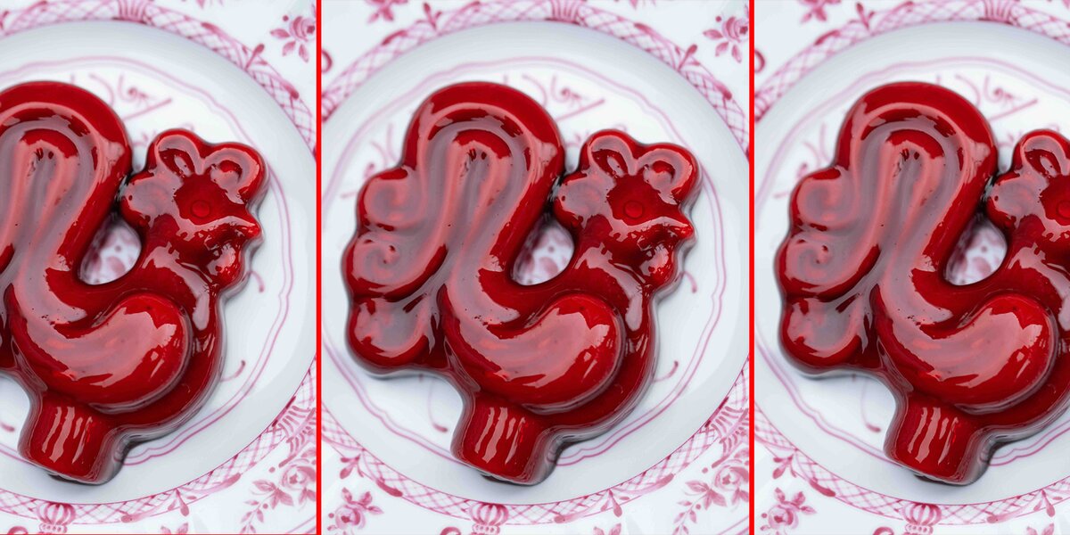 Рождественский кекс, снежный шар и мандарин: еще больше новогодних десертов из московских ресторанов