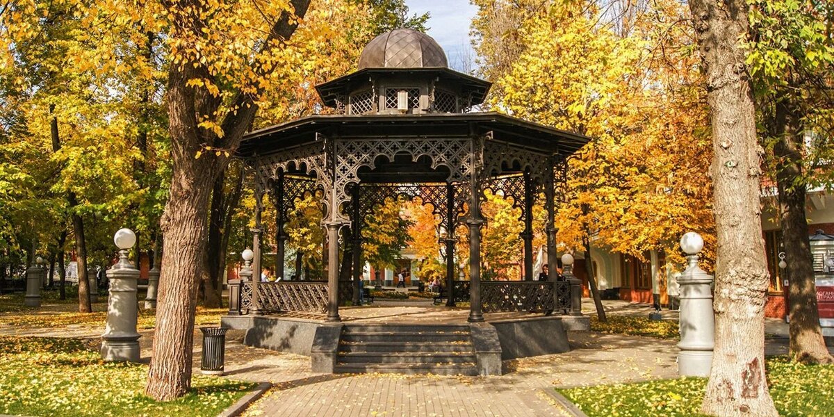 Золотая осень—2025 в Москве: топ-10 красивых мест для фотосессий