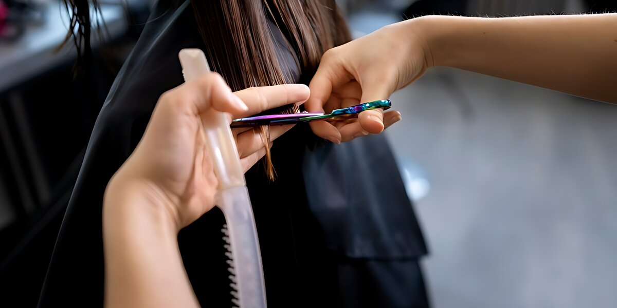 Календарь стрижек на ноябрь 2025: благоприятные дни для новой прически