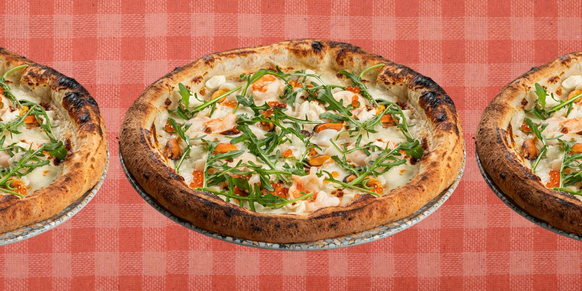 С фисташками, икрой и сардинами: 10 и еще одна необычная пицца в ресторанах Москвы