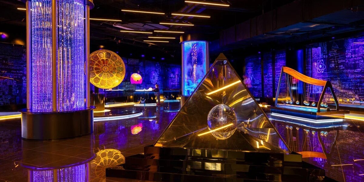 Музей «Атом» на ВДНХ открыл новую инсталляцию «Квантовые вычисления»