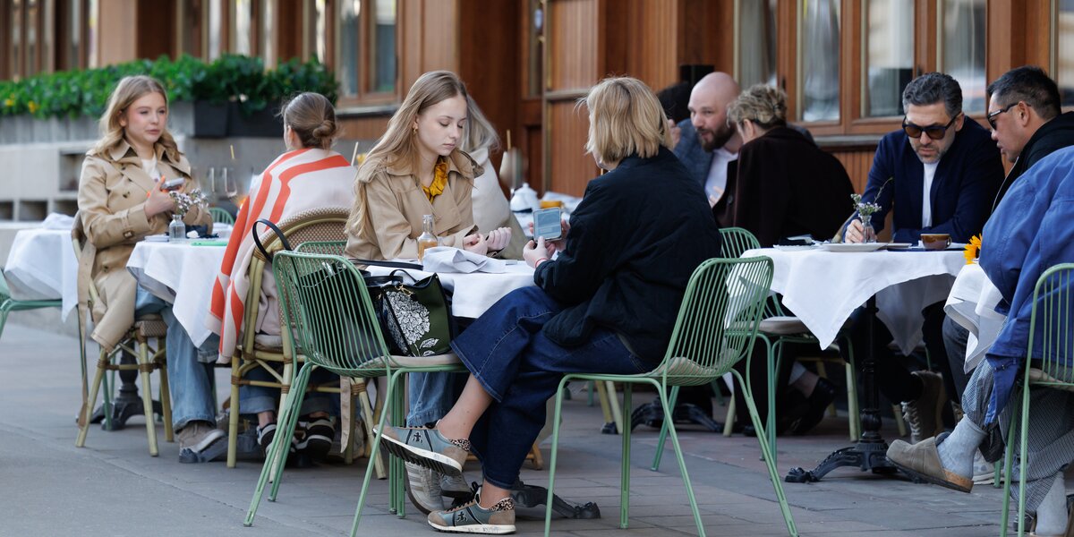 Сезон веранд открыт! 10 первых локаций со столиками на улице