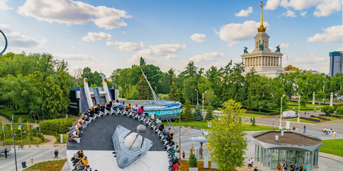 Центрифуга, паук и гигантский маятник: 10 новых аттракционов в парках Москвы