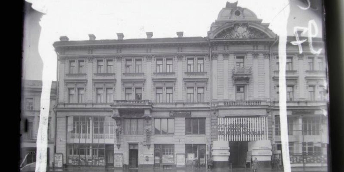 Театру Ермоловой — 100 лет. Собрали топ событий к юбилею: от джазового вечера до встреч с актерами