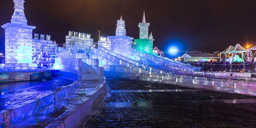 Ледяная горка. Ледяные горки в Москве 2021. Ледяная Москва. Москва во льду.