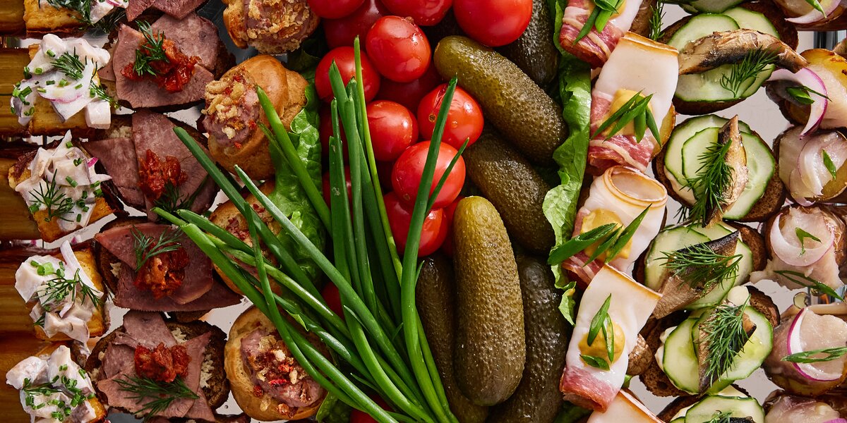 Пельмени с дичью и целый поднос закусок: 10 спецпредложений в ресторанах Москвы к 23 Февраля