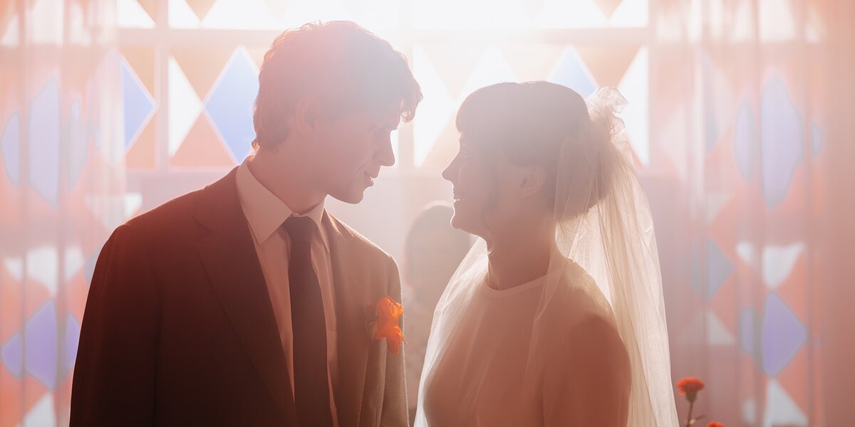 6 российских сериалов марта: драма про 1990-е, фигурное катание и камерный детектив