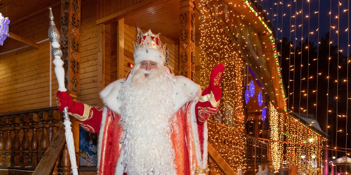Дед Мороз завел аккаунт в TikTok. Он проводит экскурсии по Великому Устюгу, танцует и поет