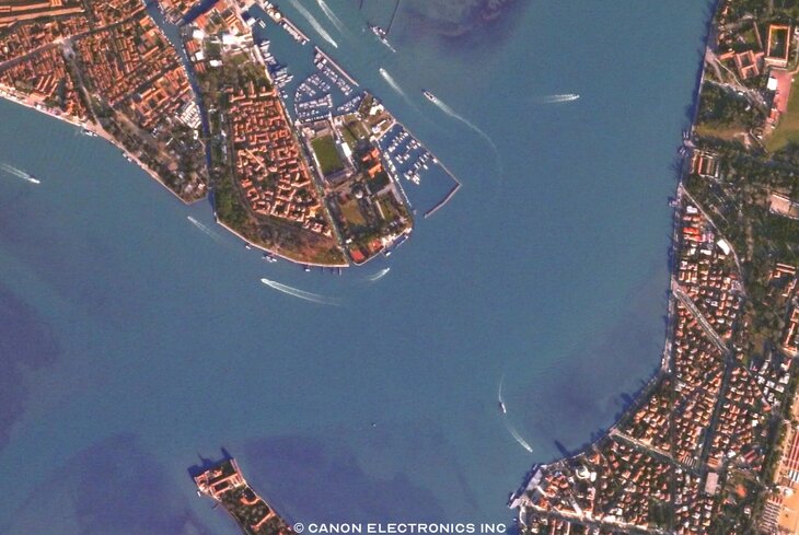 Canon запустил сайт, где можно посмотреть на Землю и сфотографировать ее со спутника