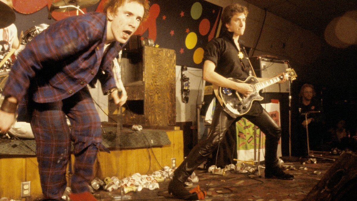 Дэнни Бойл снимет сериал про Sex Pistols. Это будет адаптацией мемуаров  гитариста группы – The City