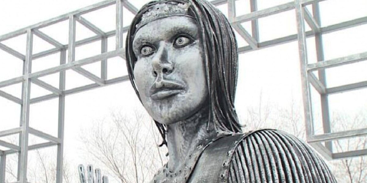 Памятник Аленке из Нововоронежа выставят на аукцион. Стартовая цена – миллион рублей