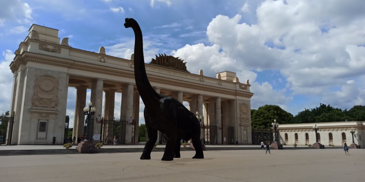Динозавры в Москве: трицератопсы и птеранодоны на улицах города